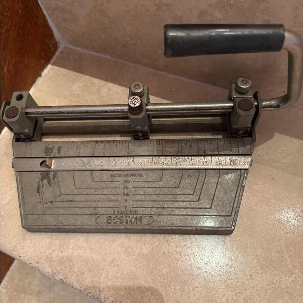 Vintage Boston 3 hole punch.‎